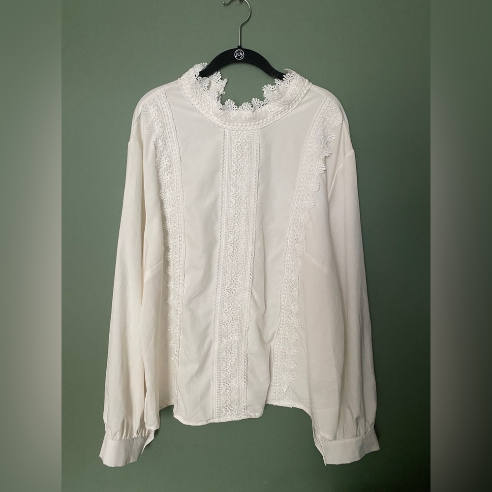 SHEIN Lune Plus Contrast Lace Bishop Sleeve Blouse